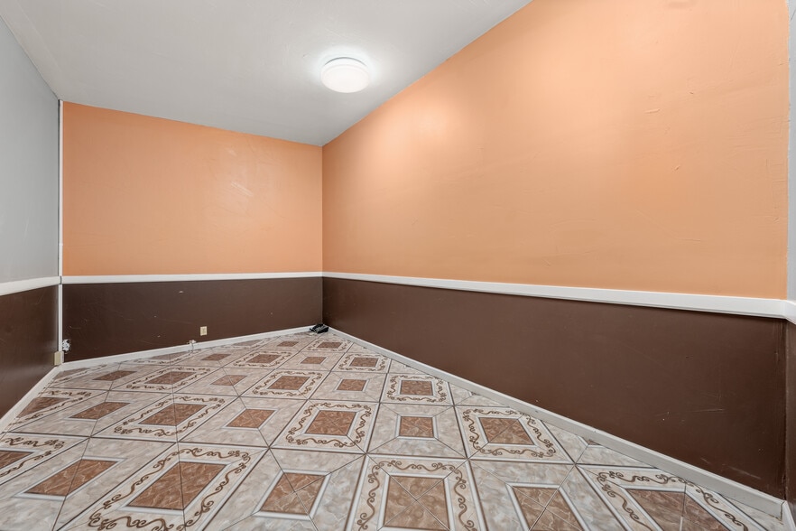More Photos Of 3715 Bellmead Dr, Bellmead Office For Sale