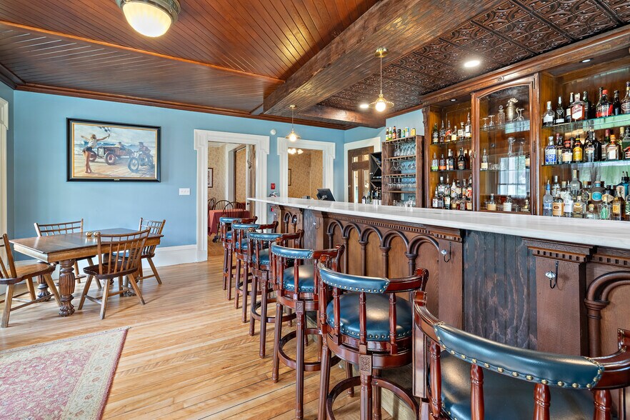 More Photos Of 3904 Vt Route 7A, Arlington Hospitality For Sale