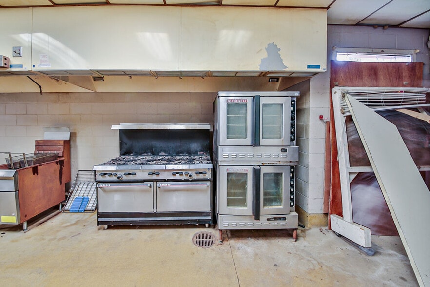 More Photos Of 805 Cleburne, West Helena Self Storage For Sale