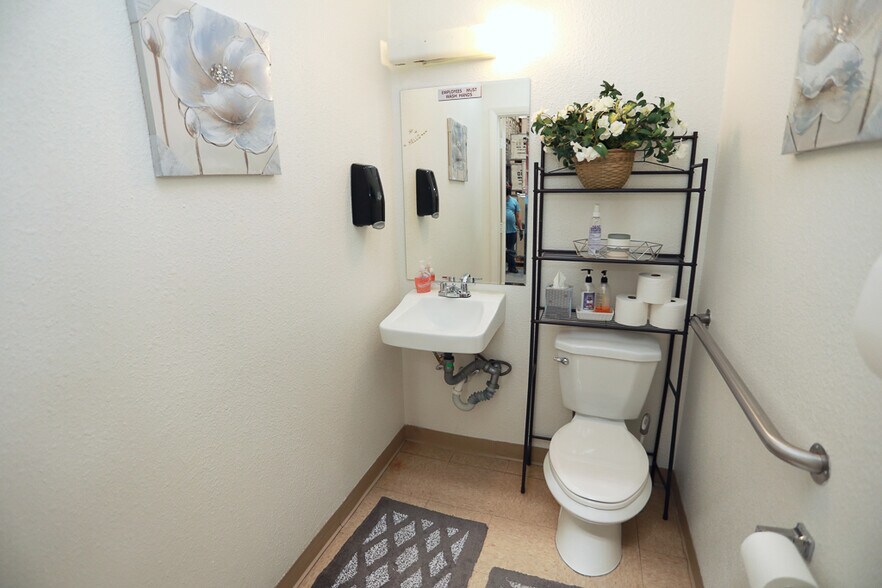 More Photos Of 4301 S Valley View Blvd, Las Vegas Warehouse For Lease