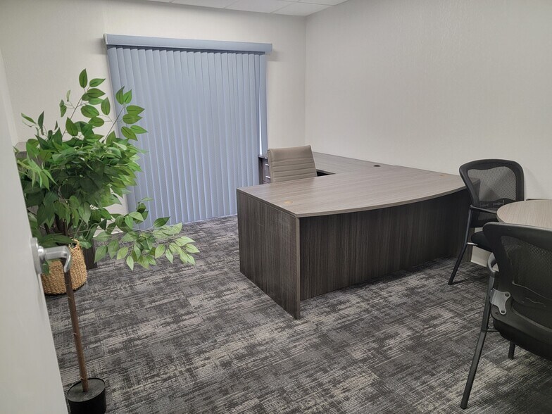 More Photos Of 4110 Southpoint Blvd, Jacksonville Coworking Space