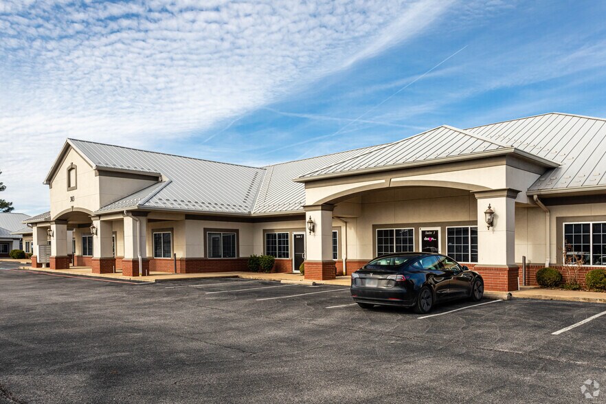 More Photos Of 303 SW 18th St, Bentonville Office For Lease