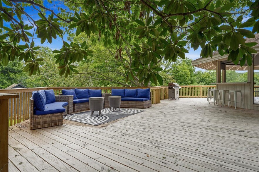 More Photos Of 112 Tawny Fox trl, East Stroudsburg Hospitality For Sale