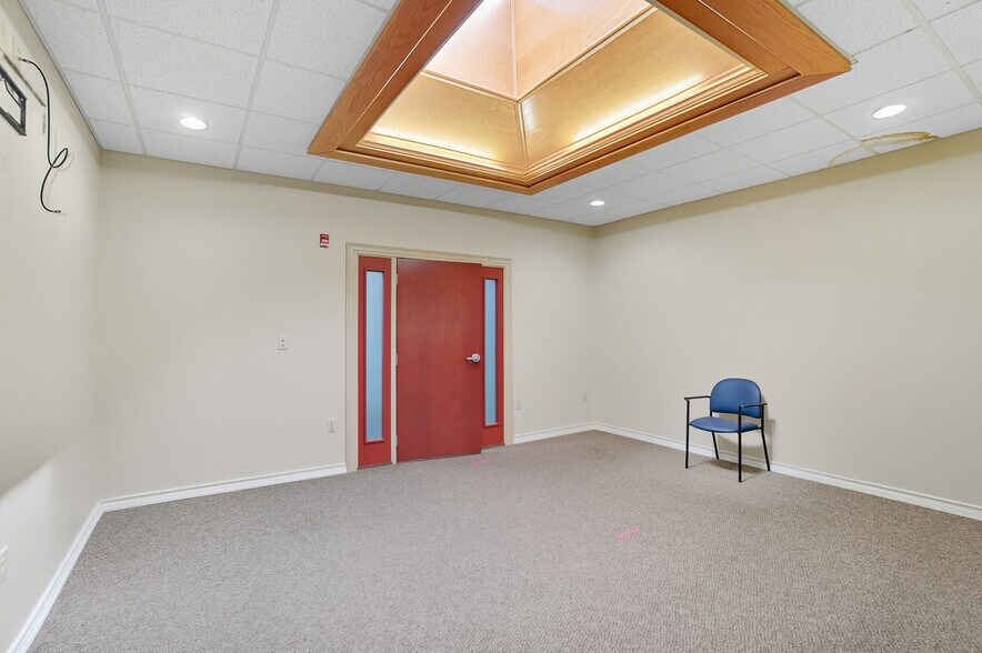 More Photos Of 916-920 W Market St, Lima Medical For Lease