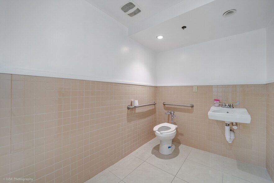 More Photos Of 150 SE 2nd Ave, Miami Office Residential For Sale