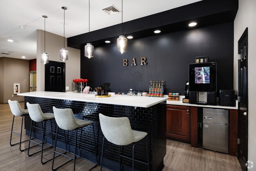 More Photos Of 500 Saluki Blvd, Carbondale Apartments For Sale