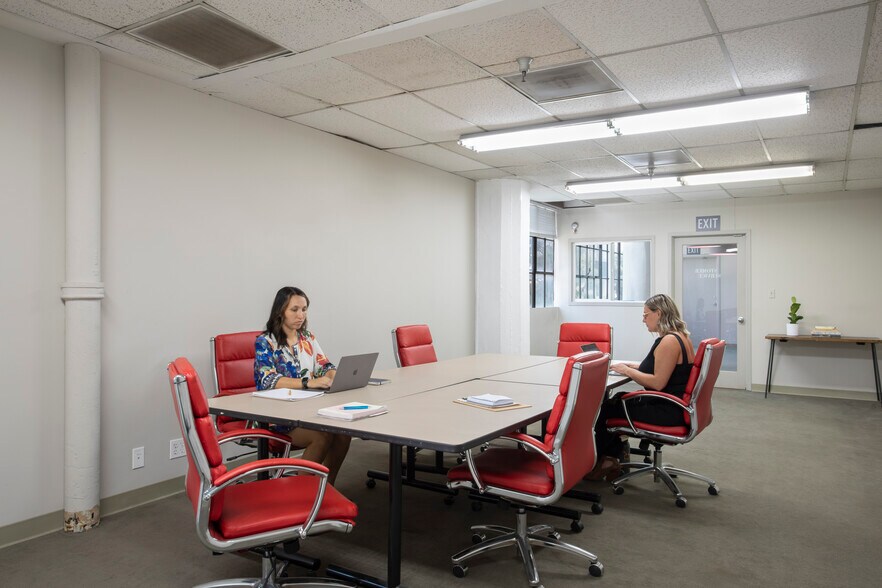 More Photos Of 1201 S Grand Ave, Los Angeles Warehouse For Lease