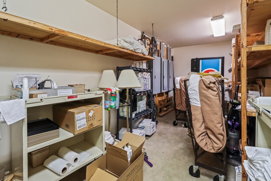 More Photos Of 726 S Lake Ave, Phillips Hotel For Sale