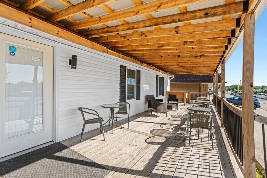 More Photos Of 808 Bypass Rd, Winchester Freestanding For Sale