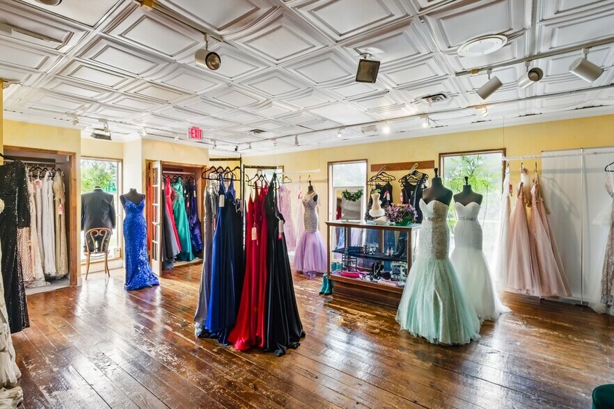 More Photos Of 4066 Broward Blvd, Fort Lauderdale Storefront Retail Office For Sale