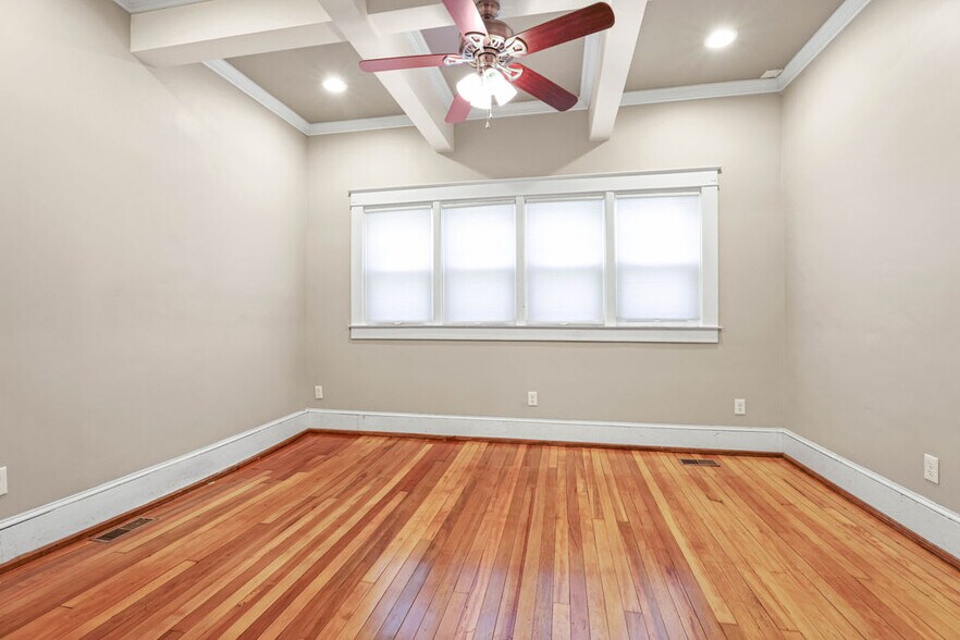 More Photos Of 113 Whitsett St, Greenville Office For Sale