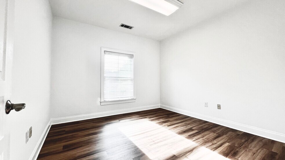More Photos Of 4080 McGinnis Ferry Rd, Alpharetta Office For Sale