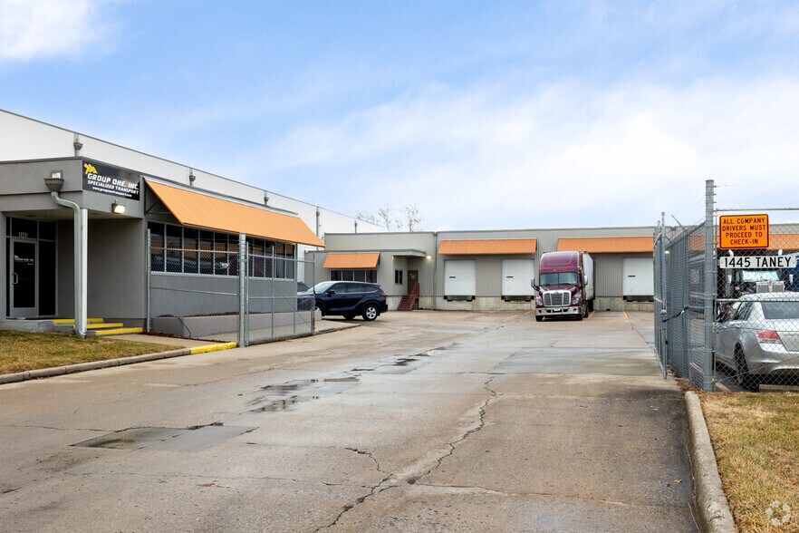 More Photos Of 1445 Taney St, North Kansas City Warehouse For Lease