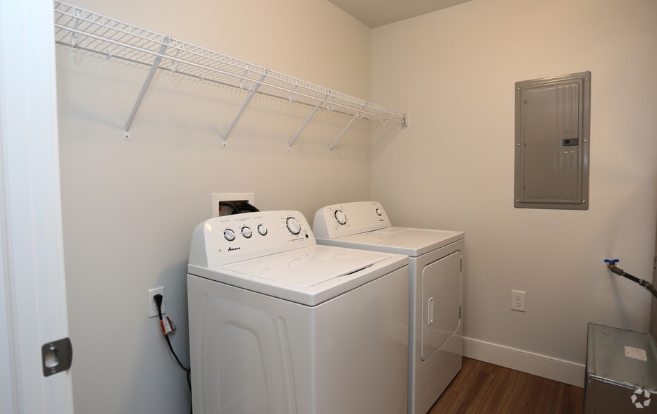 More Photos Of 77A Excelsior Ave, Saratoga Springs Apartments For Lease
