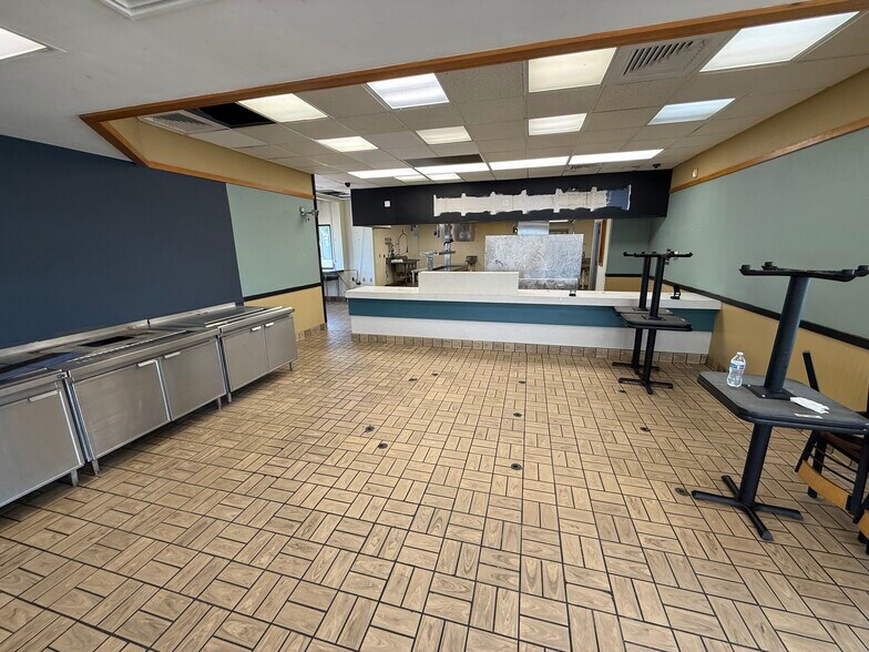 More Photos Of 225 S Fremont St, Shenandoah Fast Food For Lease