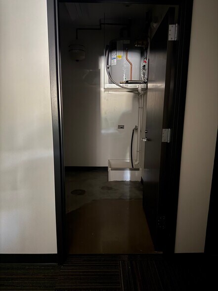 More Photos Of 934-942 Valley Creek Dr, Farmington General Retail For Lease