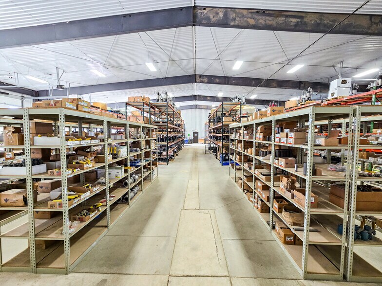 More Photos Of 509 Well St, Williston Warehouse For Lease