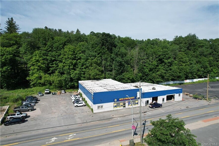 More Photos Of 144 Mill St, Liberty Auto Repair For Sale