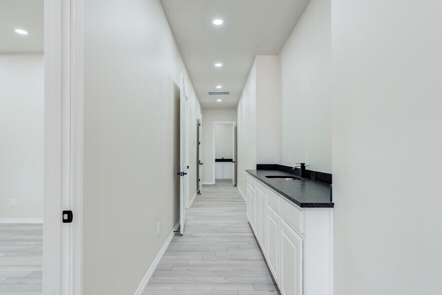 More Photos Of MLK between 98th & 114th, Lubbock Industrial For Sale