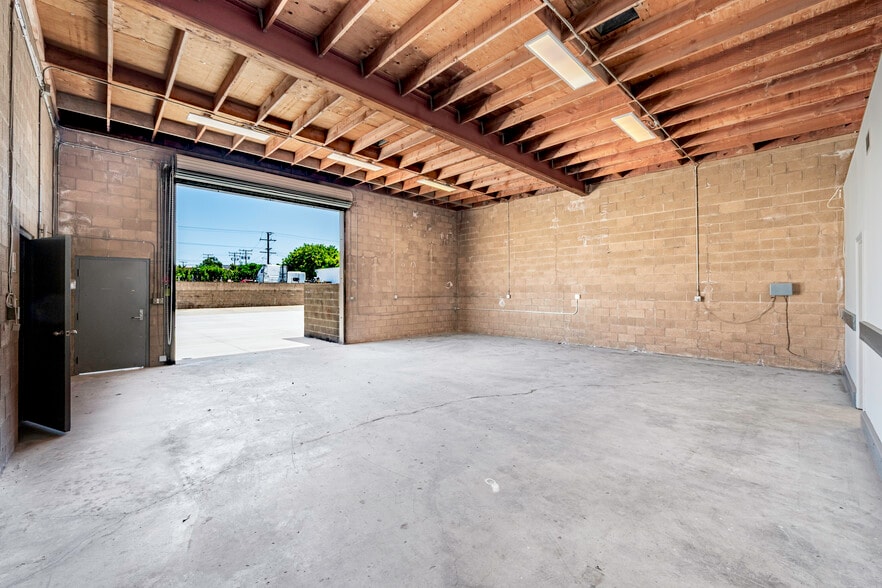 More Photos Of 2500 Lewis Ave, Signal Hill Warehouse For Lease