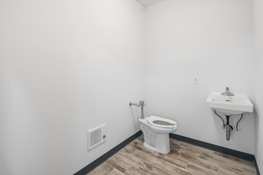 More Photos Of 2067 McDonald Ave, Brooklyn Storefront Retail Office For Lease