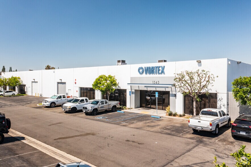 More Photos Of 1341-1343 N Blue Gum St, Anaheim Manufacturing For Lease