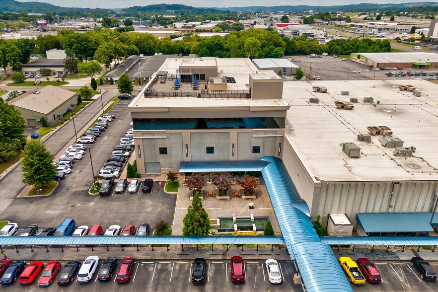 More Photos Of 9600 Parkside, Knoxville Distribution For Lease