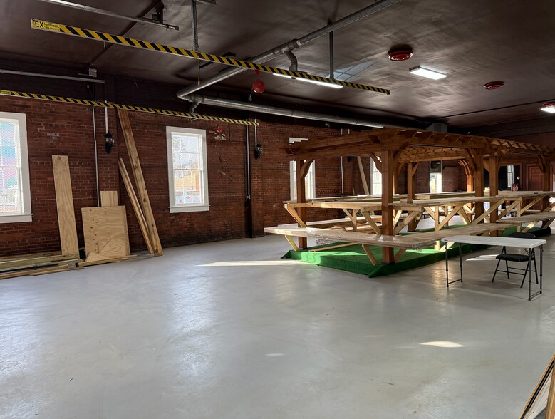 More Photos Of 6 W Henry St, Savannah Freestanding For Sale