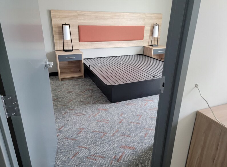 More Photos Of 101 Grapefruit Blvd, Mission Hotel For Sale