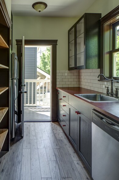 More Photos Of 1634 NW Everett St, Portland Apartments For Sale