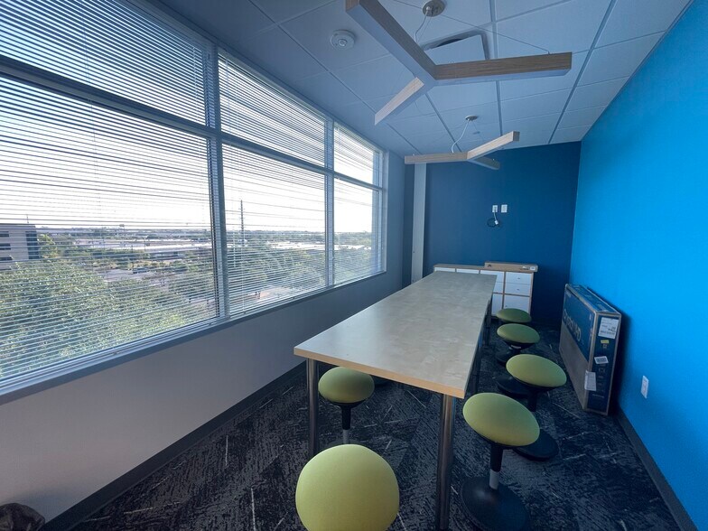 More Photos Of 8611 N Mo Pac Expy, Austin Medical For Lease