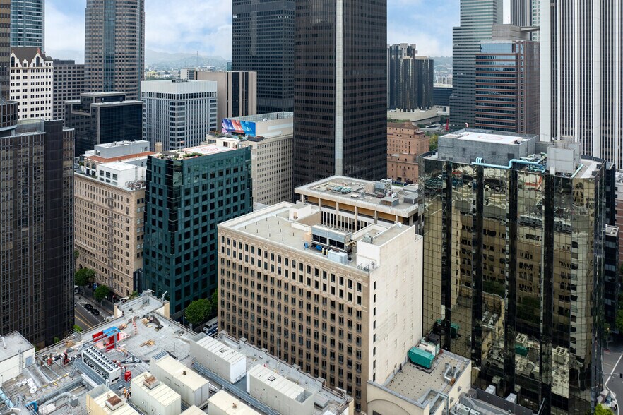 More Photos Of 617 W 7th St, Los Angeles Office For Lease