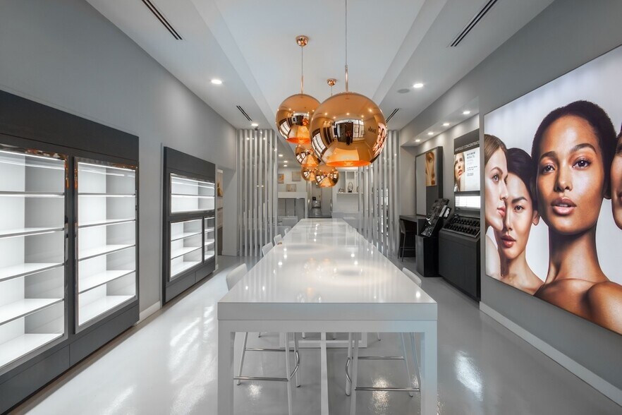 More Photos Of 569-571 Howe St, Vancouver Storefront Retail Office For Lease