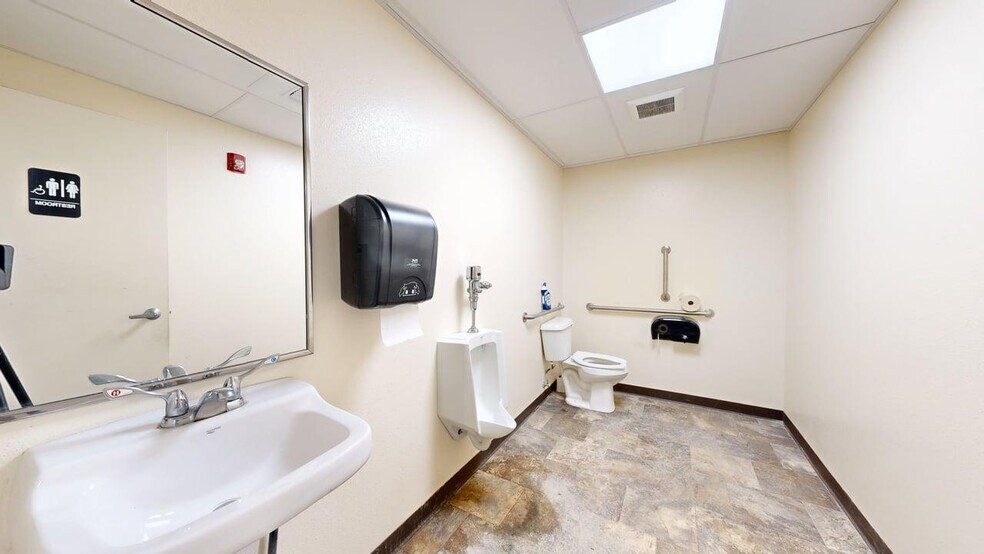 More Photos Of 1202 E Railroad St, Laurel Industrial For Sale