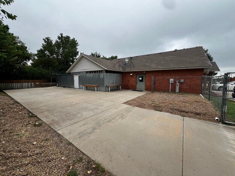 More Photos Of 724 W 15th St, Edmond Daycare Center For Sale