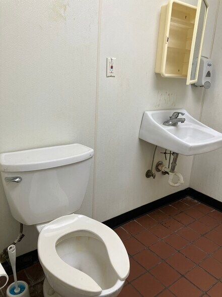 More Photos Of 2110 W 5th St, Plainview Restaurant For Sale