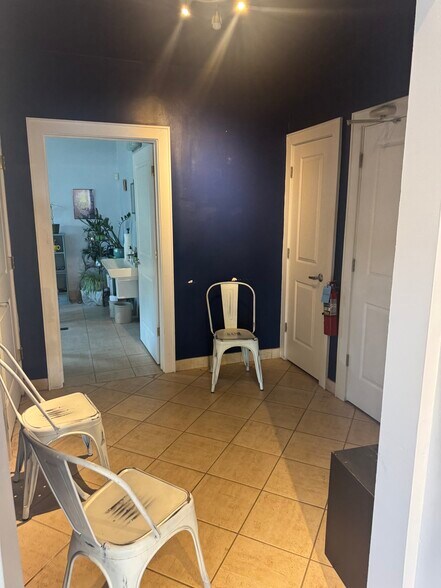 More Photos Of 5901 W Vliet St, Milwaukee Storefront Retail Residential For Lease