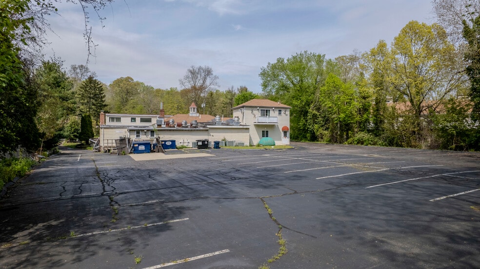 More Photos Of 2548 Boston Post Rd, Guilford Restaurant For Sale
