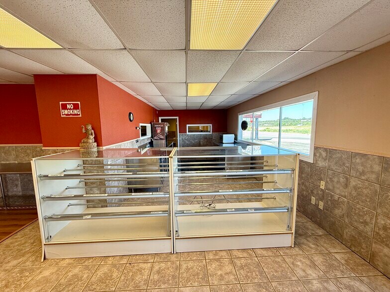 More Photos Of 903 15th St, Ozona General Retail For Sale
