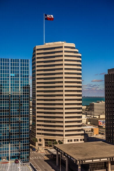 More Photos Of 802 N Carancahua St, Corpus Christi Office For Lease