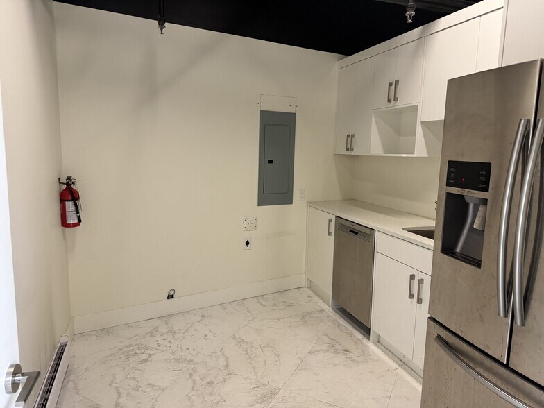 More Photos Of 9059-9079 Shaughnessy St, Vancouver Warehouse For Sale