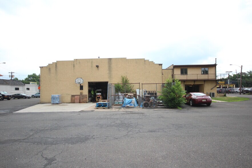 More Photos Of 537-539 Mantua Pike, Woodbury Flex For Sale