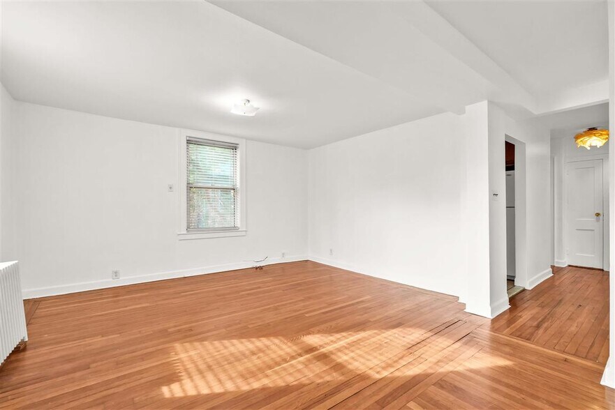 More Photos Of 3930 45th St, Sunnyside Apartments For Sale