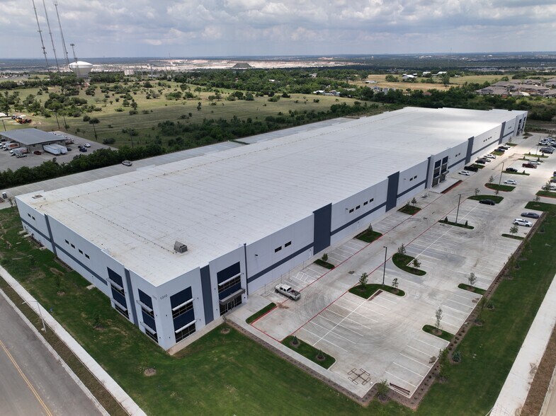 More Photos Of 1310 Blue Ridge, Georgetown Warehouse For Lease