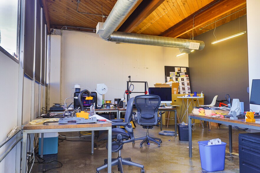 More Photos Of 1700 SE 11th Ave, Portland Office For Sale