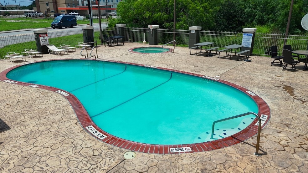 More Photos Of 10446 Interstate 37, Corpus Christi Hotel For Sale