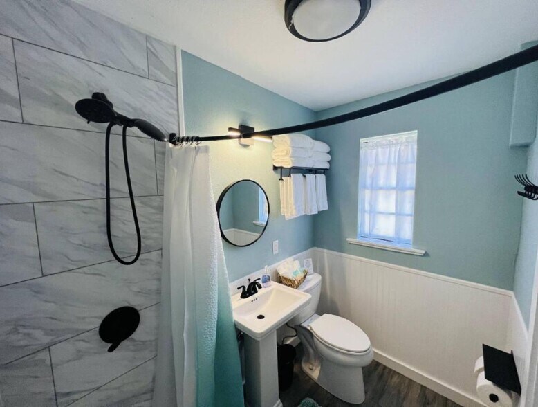 More Photos Of 1915 N Atlantic Ave, Daytona Beach Hotel For Sale