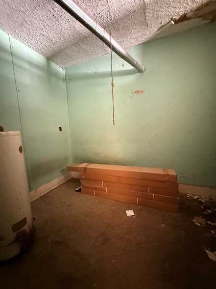 More Photos Of 130 W Main St, Westfield Flex For Sale