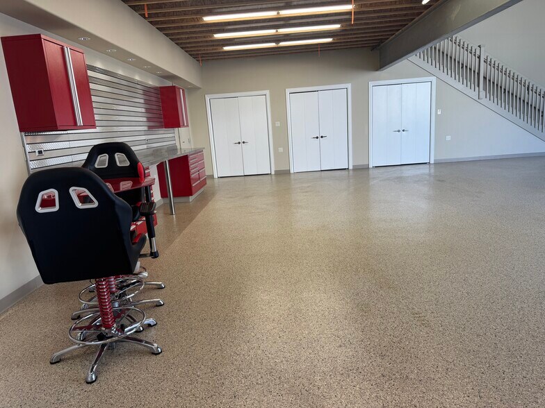 More Photos Of 2256 Ferry Rd, Naperville Flex For Sale