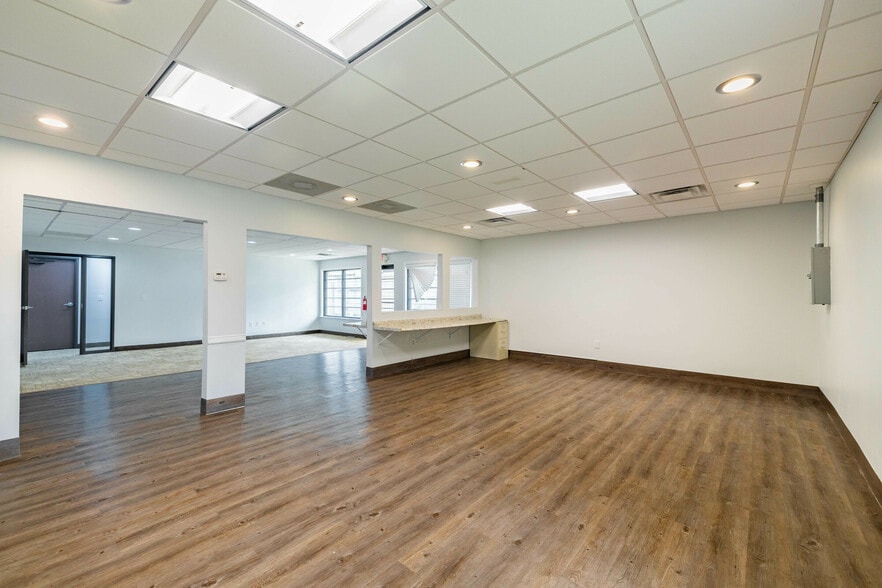 More Photos Of 25354 Evergreen Rd, Southfield Medical For Lease